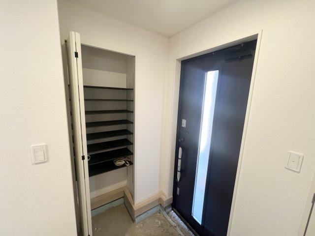 武蔵村山本町3丁目　新築戸建て全6棟の玄関