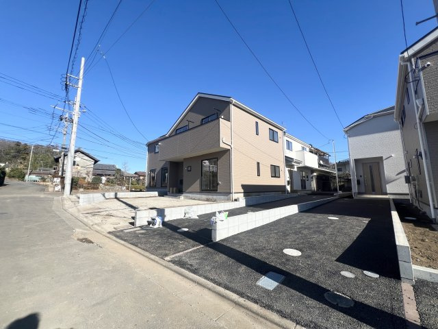 武蔵村山本町3丁目　新築戸建て全6棟の前面道路含む現地写真