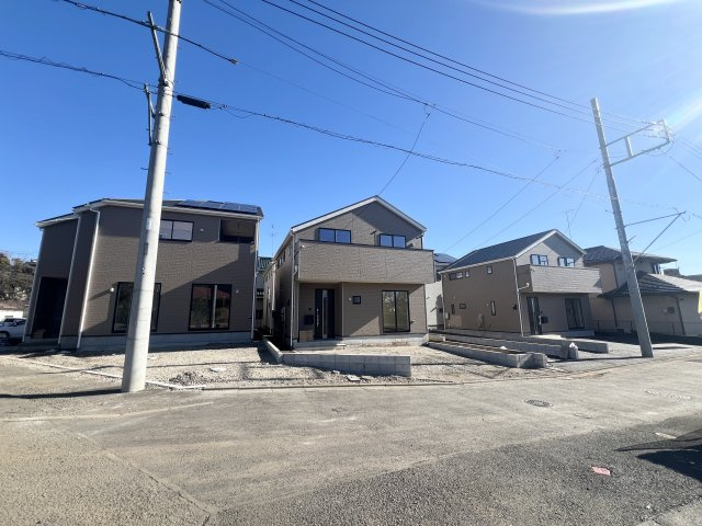 武蔵村山本町3丁目　新築戸建て全6棟の前面道路含む現地写真