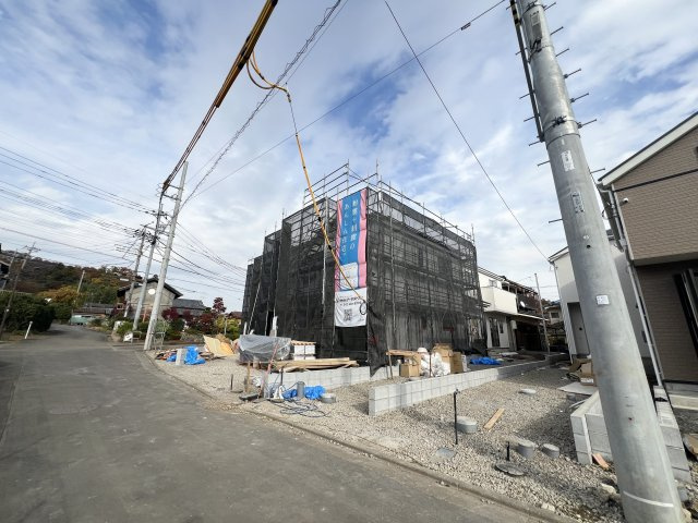 武蔵村山本町3丁目　新築戸建て全6棟の前面道路含む現地写真