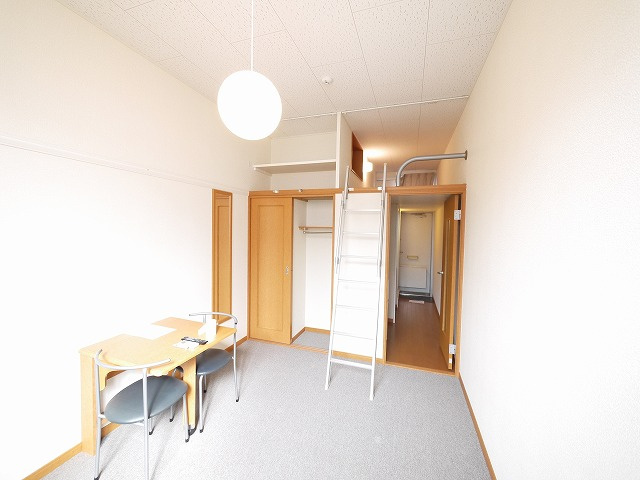 レオパレス西大寺ＬＲの洋室|コンパクトで使いやすい洋室です