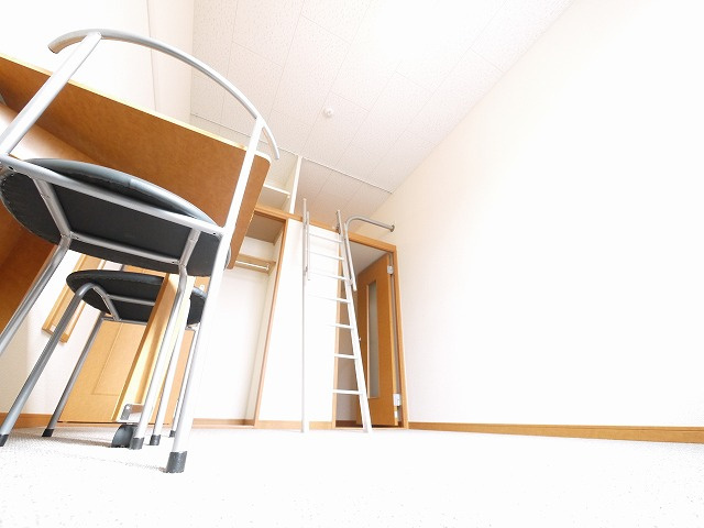 レオパレス西大寺ＬＲの居間・リビング|ゆったりとしたリビングです