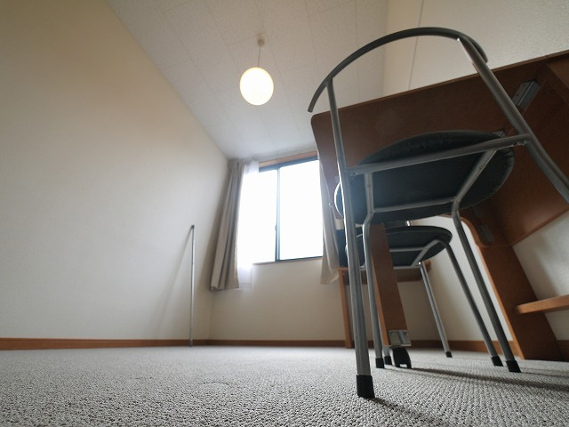 レオパレス西大寺ＬＲの内装|明るい室内です