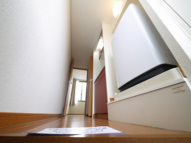 レオパレス西大寺ＬＲの玄関|きれいな玄関です