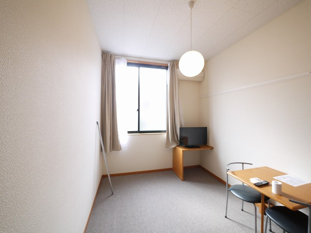 レオパレス西大寺ＬＲの居間・リビング|使いやすいリビングです