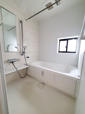 三郷市　彦野1丁目　　中古戸建の浴室|きれいなお風呂です