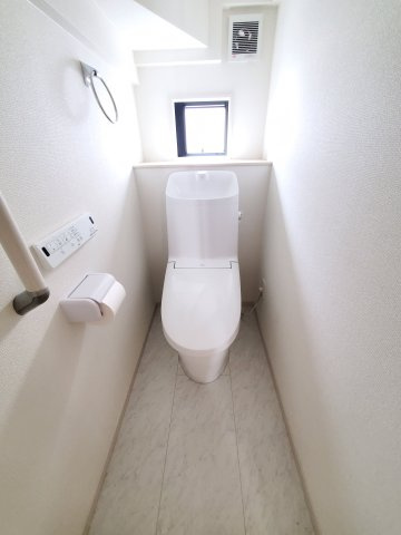 三郷市　彦野1丁目　　中古戸建のトイレ|落ち着いたトイレです