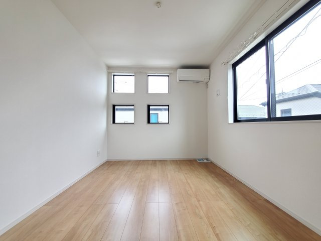 三郷市　彦野1丁目　　中古戸建の洋室|きれいな洋室です