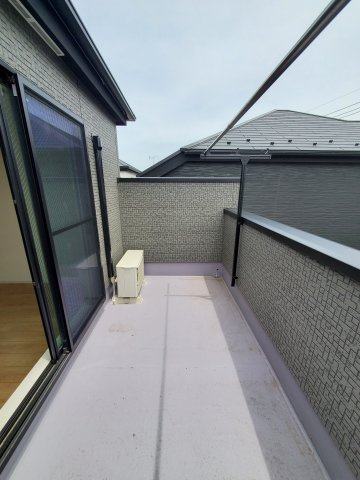 三郷市　彦野1丁目　　中古戸建のバルコニー|広々としたバルコニーです
