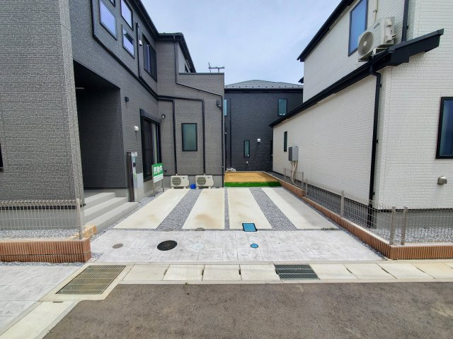 三郷市　彦野1丁目　中古戸建の駐車場|駐車場に車を止められます