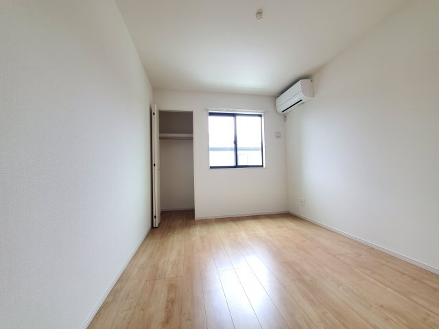 三郷市　彦野1丁目　　中古戸建の洋室|広々とした洋室です