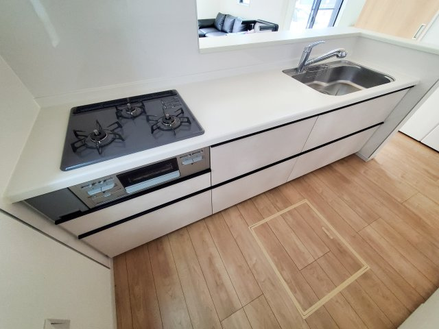 三郷市　彦野1丁目　　中古戸建のキッチン|お料理しやすいキッチンです