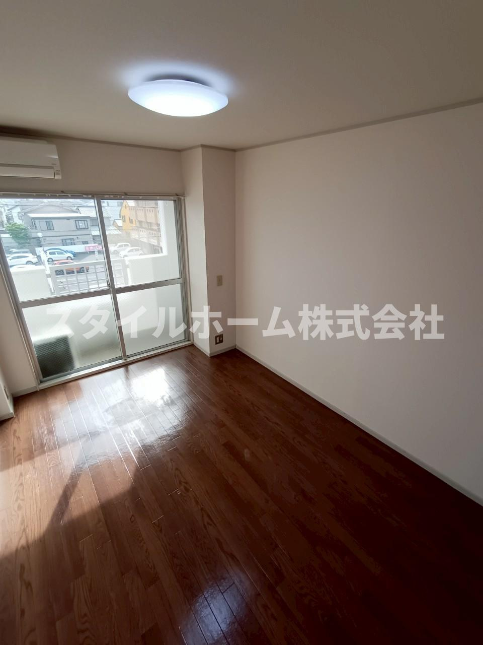 ホワイトビラハヤシの居間・リビング