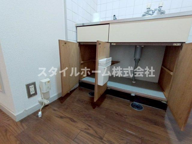 ホワイトビラハヤシの内装