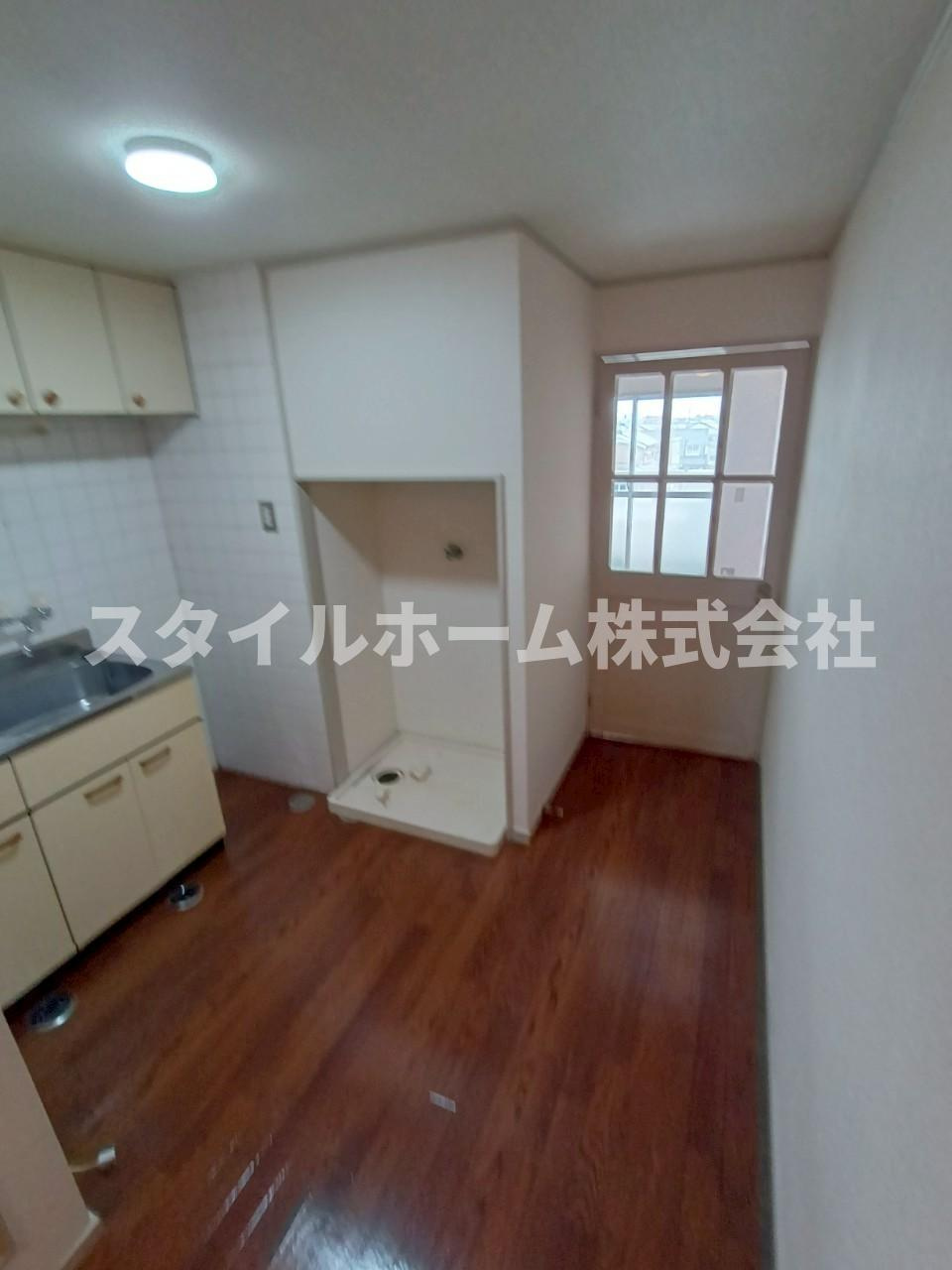 ホワイトビラハヤシの居間・リビング