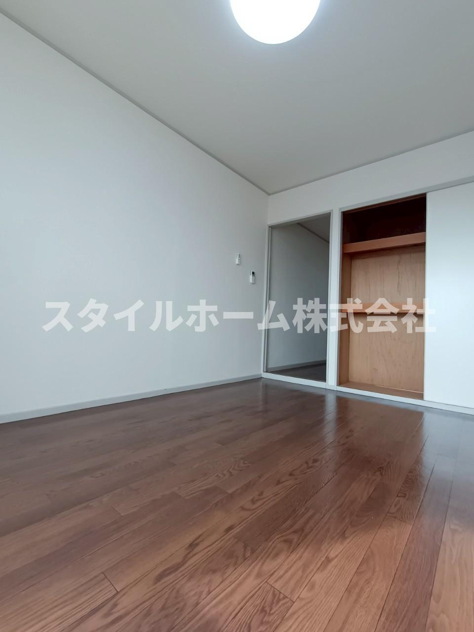 ホワイトビラハヤシの居間・リビング