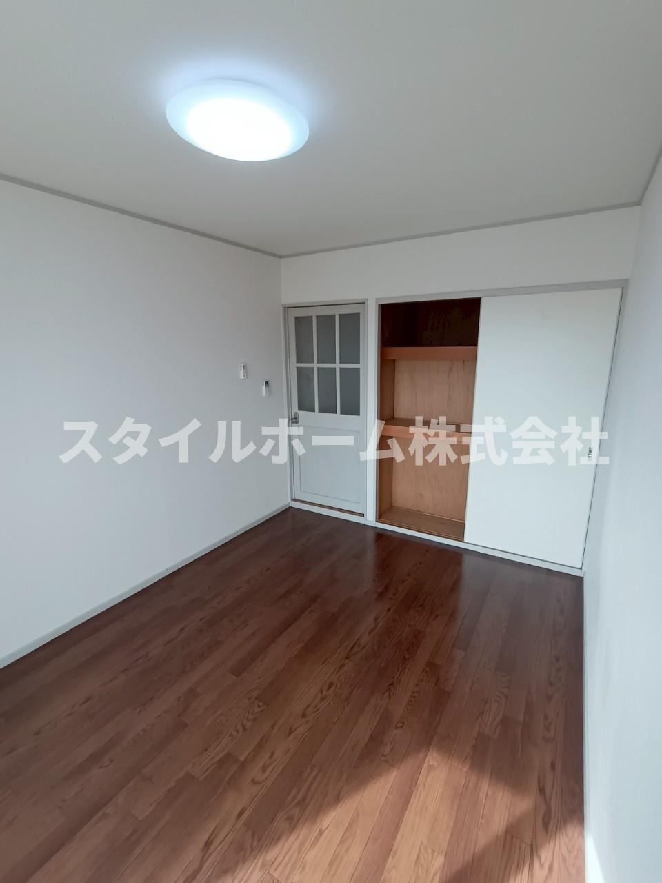 ホワイトビラハヤシの居間・リビング