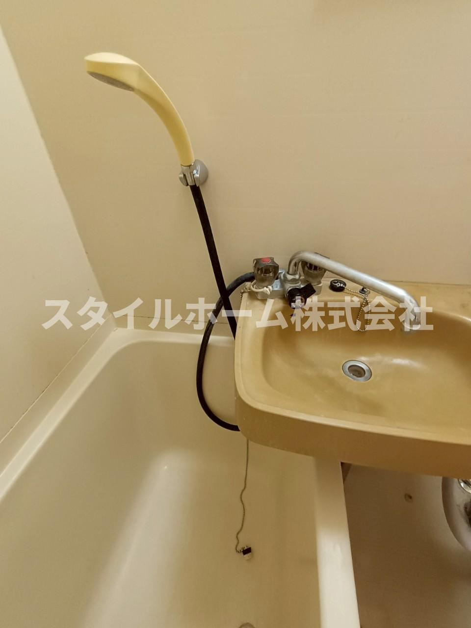 ホワイトビラハヤシの浴室