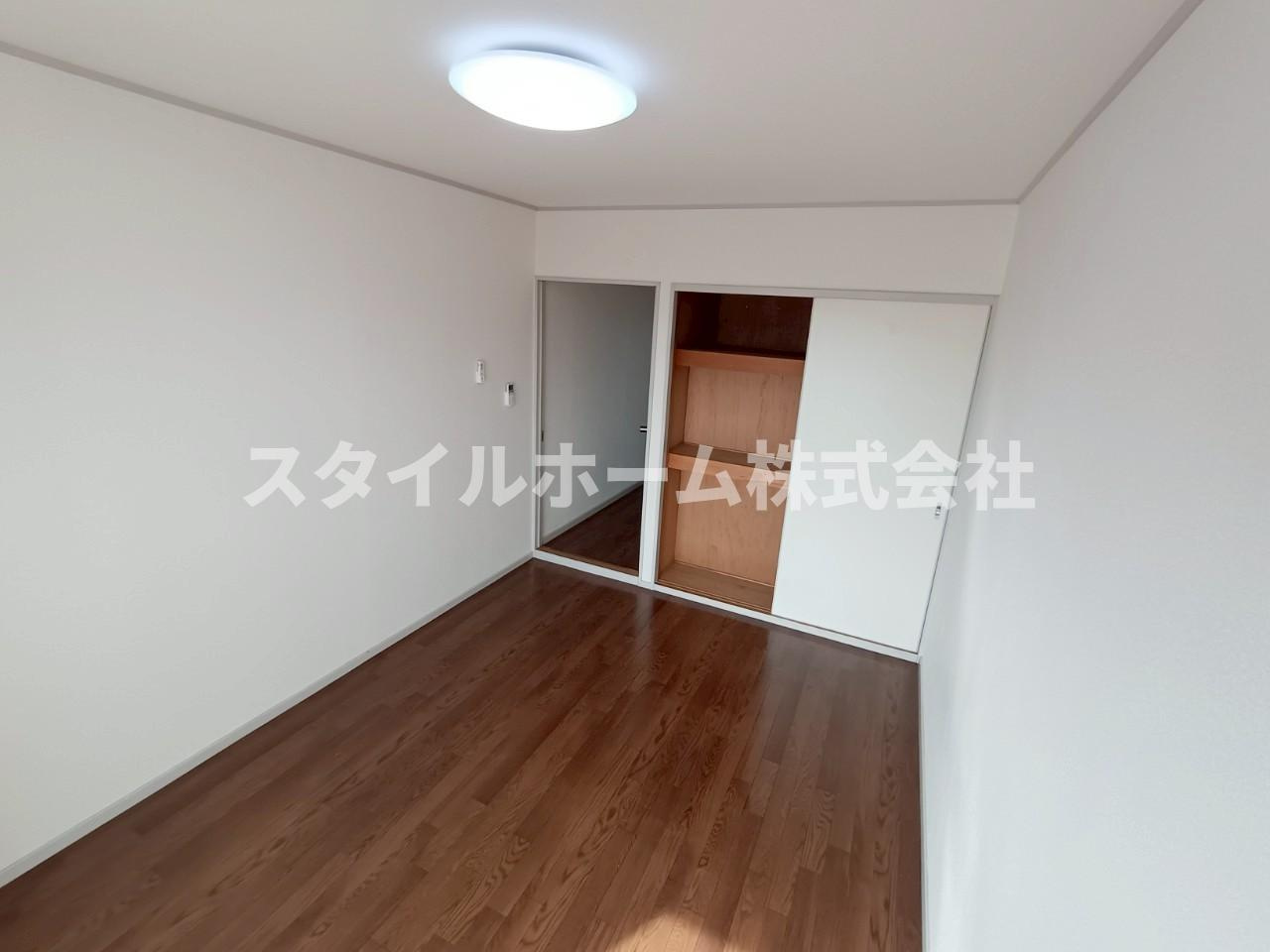 ホワイトビラハヤシの居間・リビング