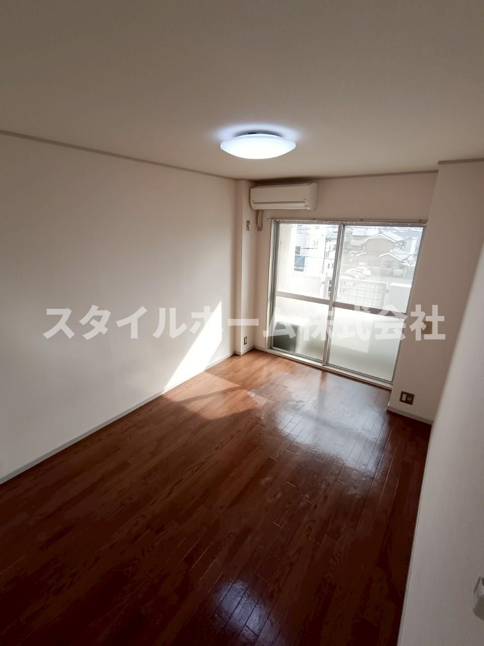 ホワイトビラハヤシの洋室