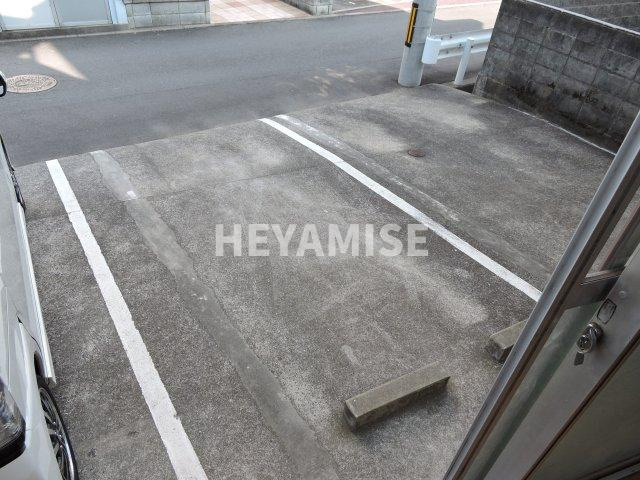 岡村アパートの駐車場