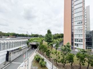 【展望】 | 眼前に広がる空の雄大さと、このお部屋の自慢の一つである「眺望」をご覧ください。毎日、この景色を独り占めできる新生活に夢が広がります。～即日のご見学可能～　お問合せはお気軽にどうぞ。