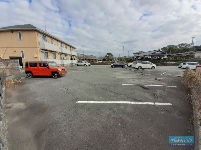 黒田店舗駐車場の外観