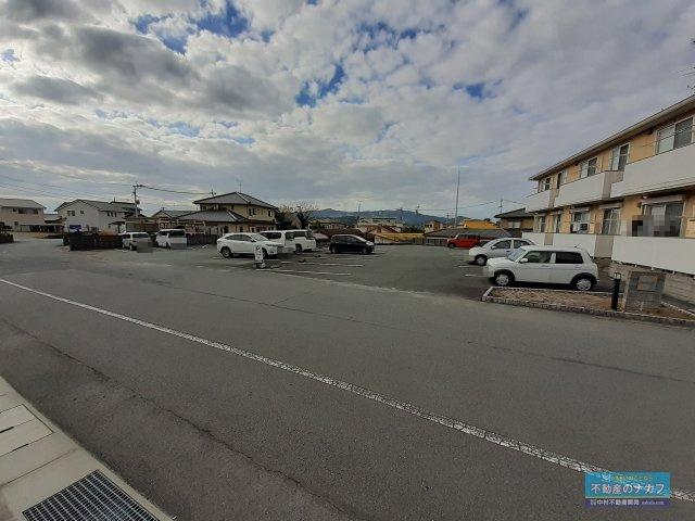 黒田店舗駐車場の駐車場|※地震前の写真です