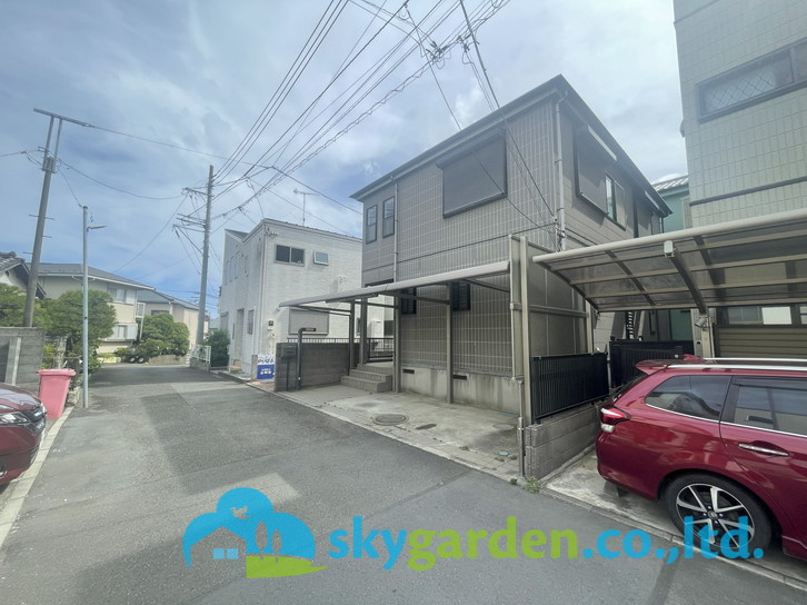 茅ヶ崎市共恵2丁目　中古戸建の前面道路含む現地写真