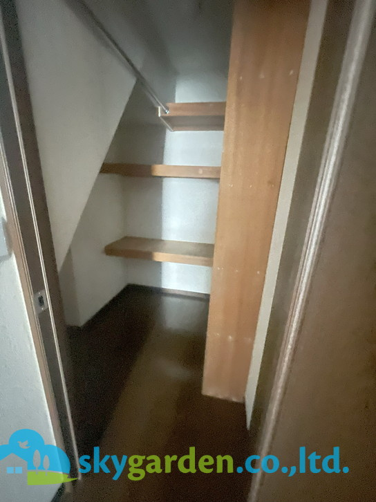 茅ヶ崎市共恵2丁目　中古戸建の収納|階段下収納