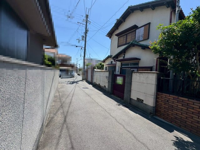 高師浜１丁目　売土地の前面道路含む現地写真|南東向き日当たり良好！たっぷりの陽光に包まれる明るい住まいになりますね！