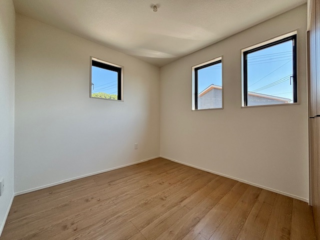 久留米市合川町5期　全2棟の洋室