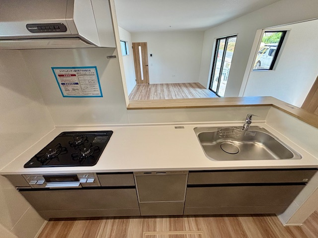 久留米市合川町5期　全2棟のキッチン|人口大理石のキッチンはお手入れ楽々です♪