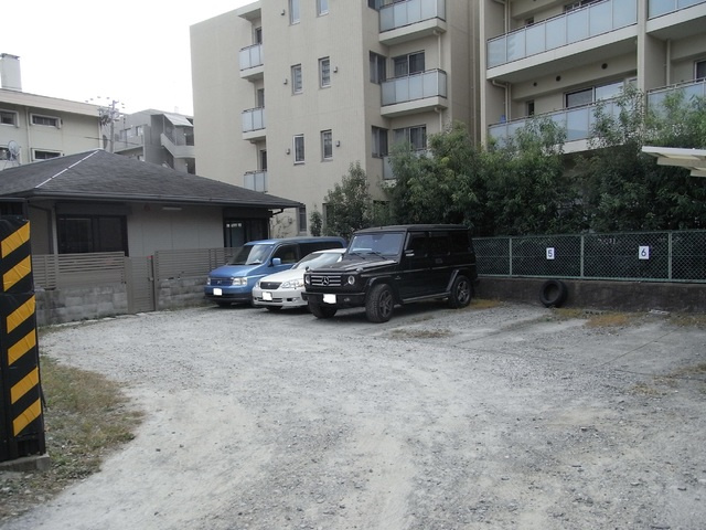 甲南ハイツの駐車場