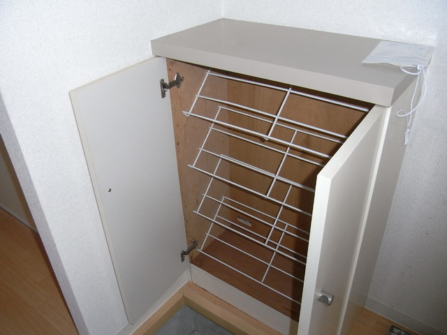 甲南ハイツの玄関|シューズボックス
