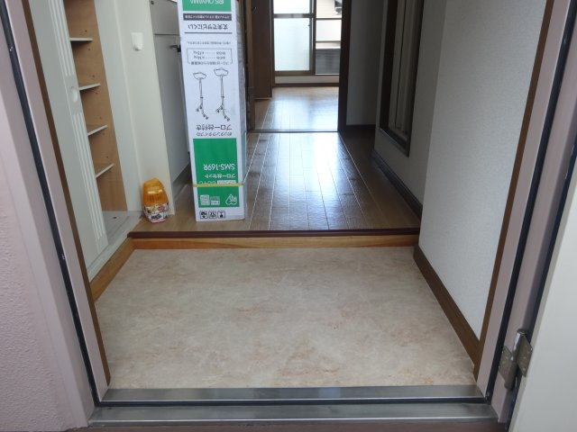 ハイツサカセの玄関