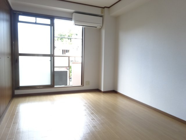 ハイツサカセの居間・リビング