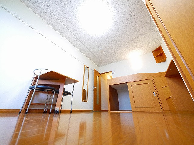 レオパレスメルベーユ西大寺の洋室|ゆったりした洋室です