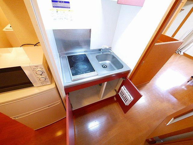 レオパレスメルベーユ西大寺のキッチン|コンパクトなキッチンで掃除もラクラク
