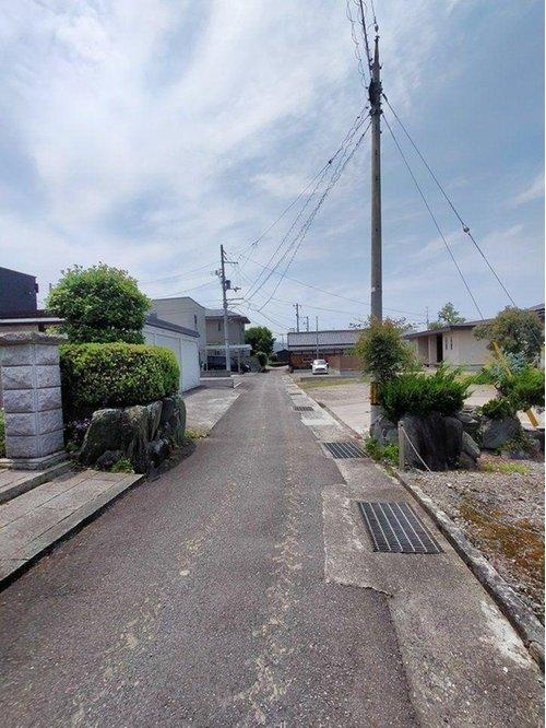 下泉町１丁目　売土地の前面道路含む現地写真|前面道路含む現地写真