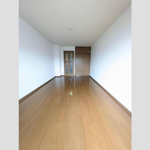 ホーステール作の山の洋室