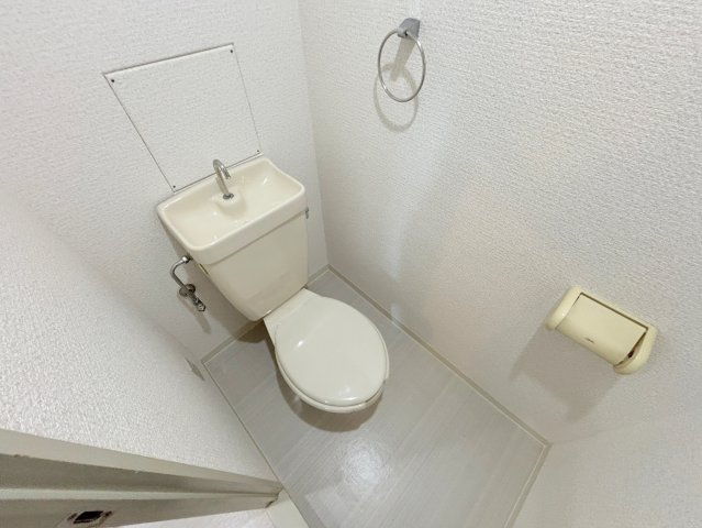 メゾンサクラ9のトイレ