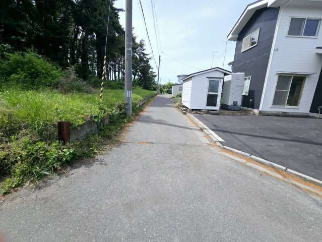 三戸郡階上町蒼前西１丁目の前面道路含む現地写真