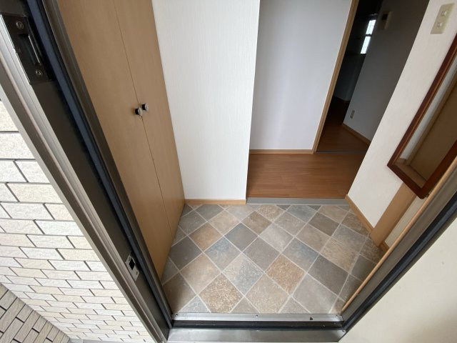 アルターナ英賀保の玄関