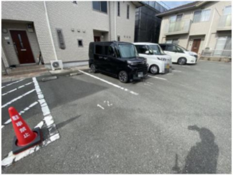 アルターナ英賀保の駐車場