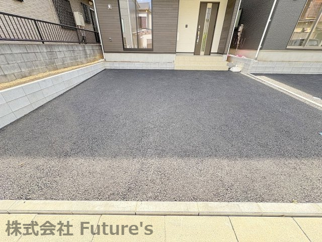 三郷市彦川戸1丁目　新築戸建　全2棟　2号棟の駐車場|カースペース並列2台可能