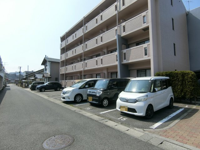 三記ぎおんの駐車場