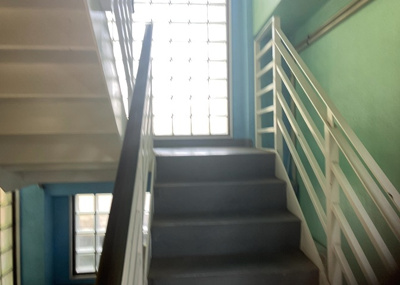 【外観】 | グリーンシティミヤサカ | 家を建てる場合、方位は要チェックです。現実的に日当たりのよい家ならばリビングは南側、建築基準法でも北側に当たる家への配慮は求められています。土地を見学に行く際は、方位磁針を持って行くようにしましょう。