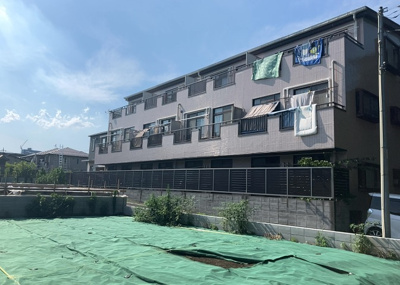 【外観】 | グリーンシティミヤサカ | 土地購入を検討されている場合、境界杭がない状態で購入してしまうと境界確定測量をする必要があり、費用がかかります。購入の前に、売主、隣土地所有者立ち合いのもと境界を確定し境界杭を設置するのがベストです。