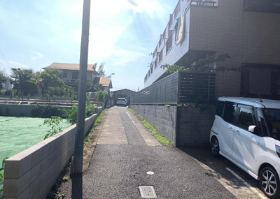 【外観】 | グリーンシティミヤサカ | 家を建てる前提で土地を探している場合、地盤の丈夫さは譲れない条件の一つです。地盤が脆弱だと追加工事が必要となります。また、過去に地盤沈下や液状化現象を起こした土地は、できるだけ避けた方がいいでしょう。